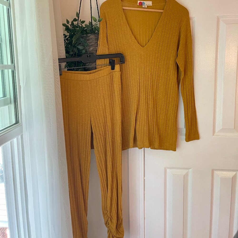 FREE PEOPLE BEACH - LONG SLEEVE / PANTS SET IN SIZE XS
